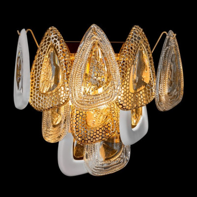 Бра с белыми и прозрачными подвесками Character Chandelier