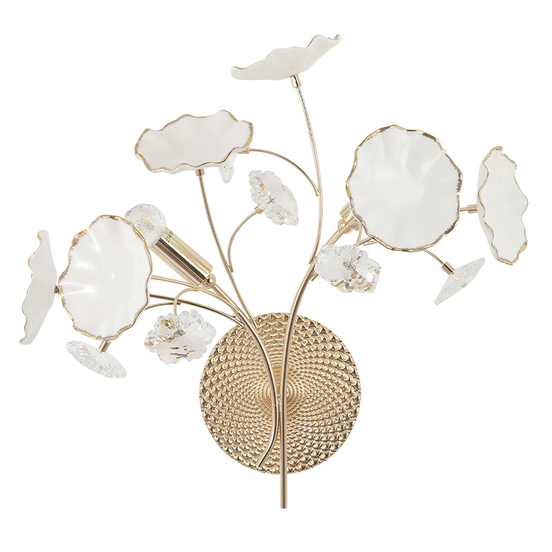 Бра с белыми лепестками из керамики и прозрачными хрустальными цветками Wintery flovers