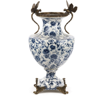 Ваза White and Blue Flowers Vase