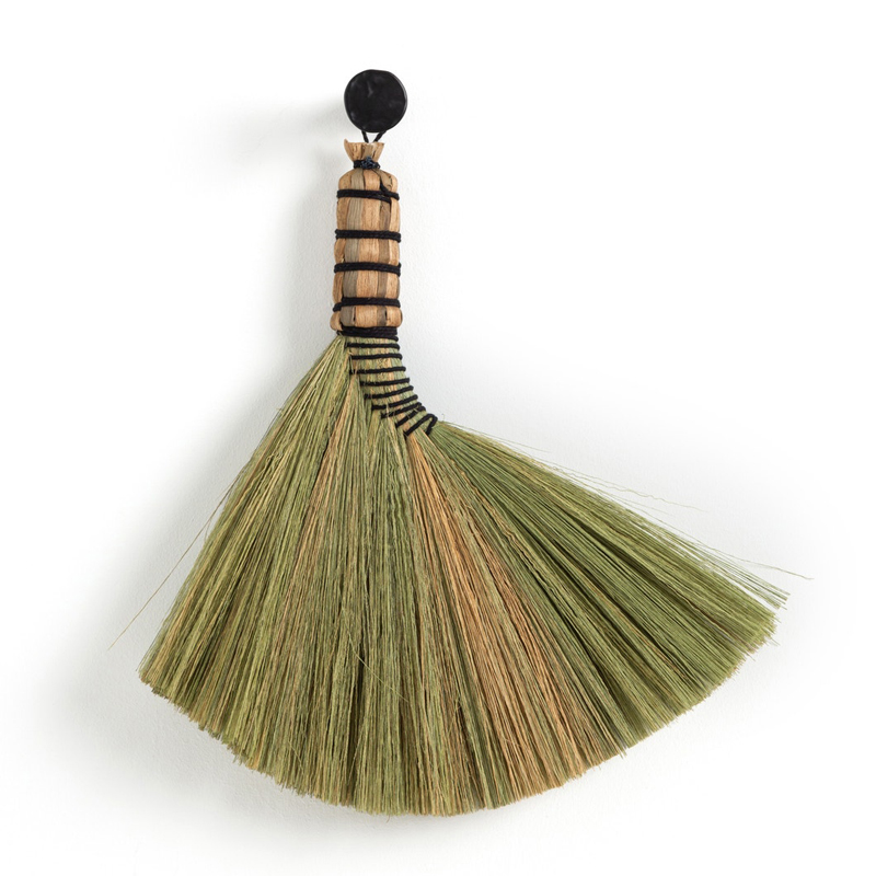 Декоративная метла с плетёной ручкой