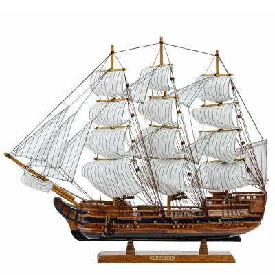 Декоративная модель деревянного парусника With The low