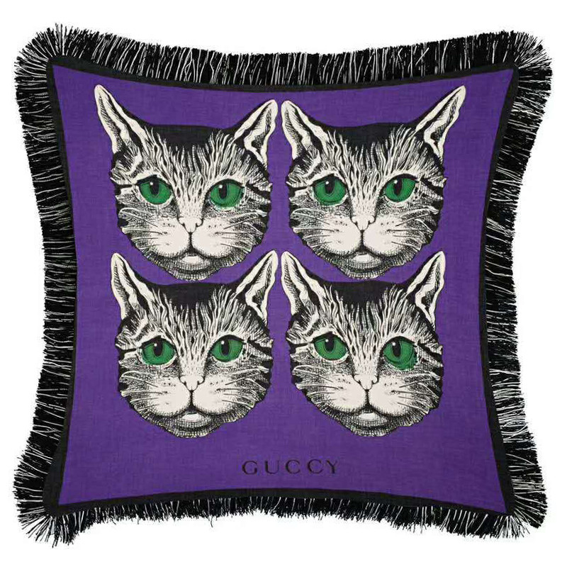 Декоративная подушка с вышивкой Cтиль Gucci Four Cats Violet