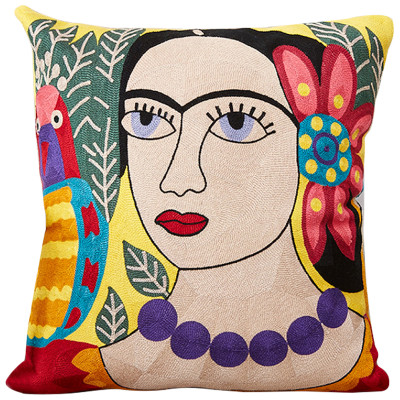 Декоративная подушка с вязаным изображением Frida Kahlo