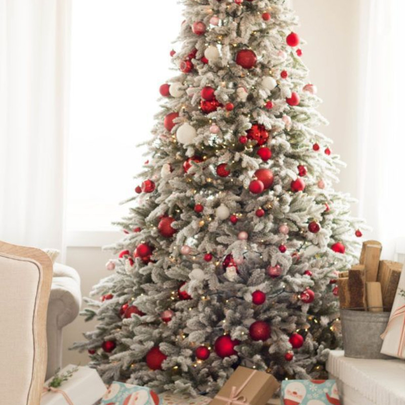 Дизайнерская Елка Украшенная Красными Шарами Red Christmas Balls