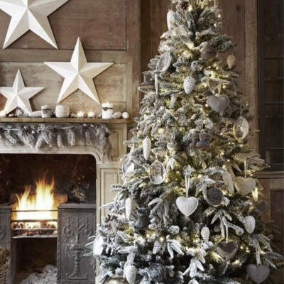 Дизайнерская Заснеженная Елка с Белым декором Heart of the Snow Queen