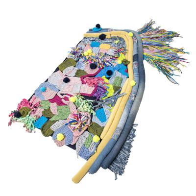 Ковер разноцветный из джинсовой одежды и армейских палаток Upcycling