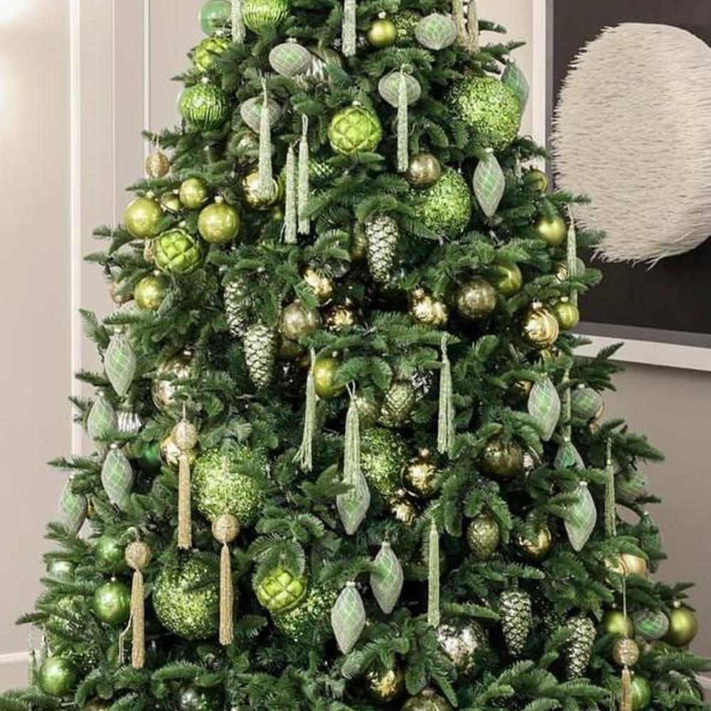 Комплект Новогодней Елки вместе с дизайнерским декором зеленого цвета