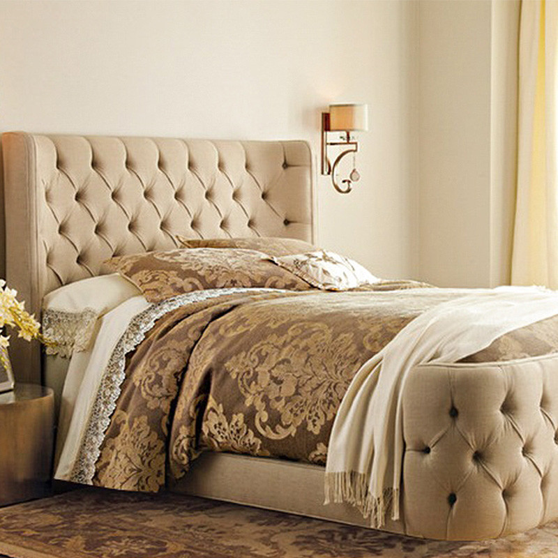 Кровать двуспальная бежевая с основанием из массива дуба и мягкой обивкой из льна Flax Beds