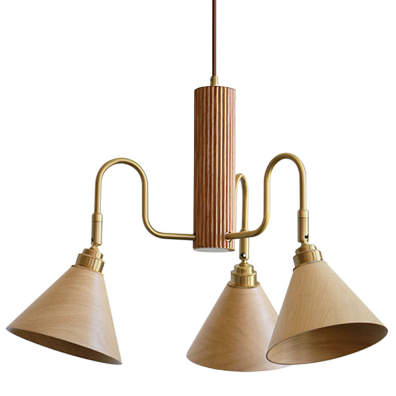 Люстра с поворотными плафонами конусообразной формы из дерева с латунной отделкой DOMENIC