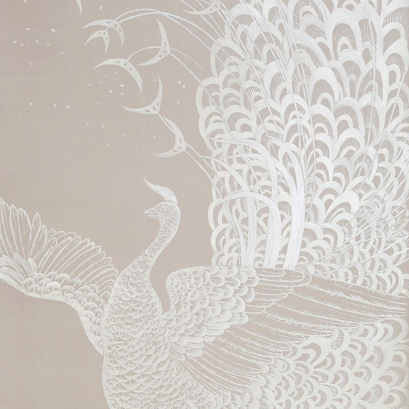 Обои ручная роспись в стиле Арт-деко Whistler Peacocks Special Colourway on Almost Mauve dyed silk