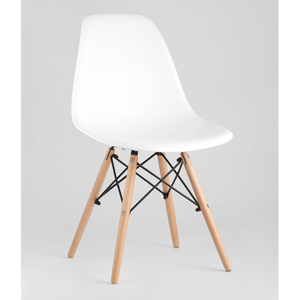 Пластиковый стул на ножках из массива бука Eames White