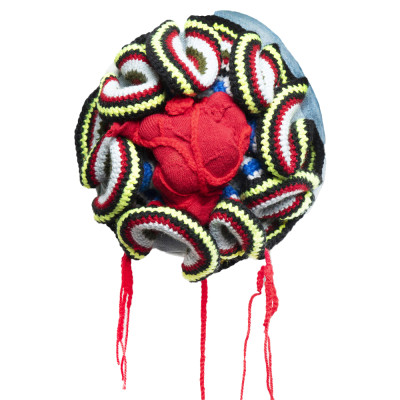 Подушка из джинсовой одежды и вязания Heart&Brain 2