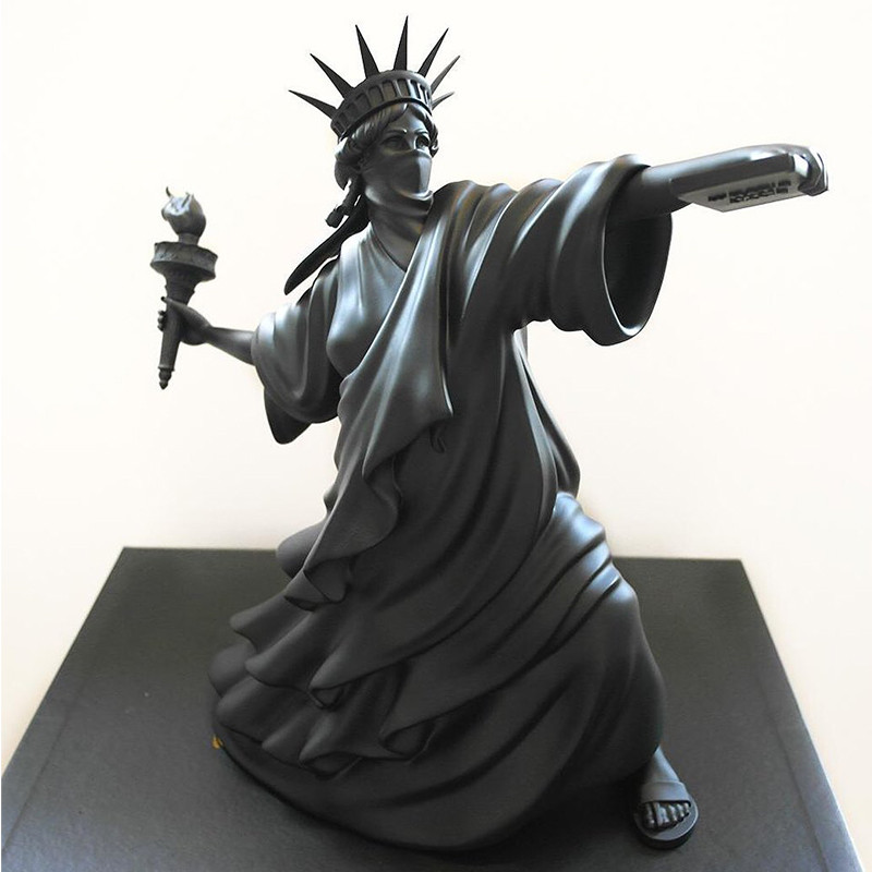 Статуэтка Freedom Riot Black