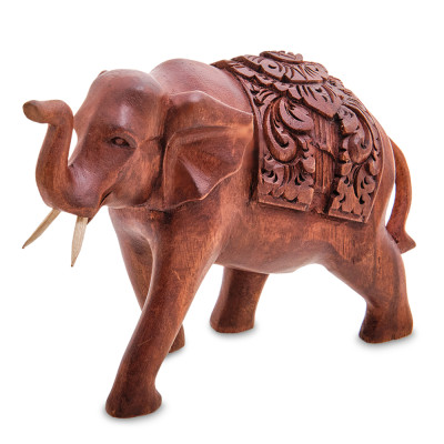 Статуэтка из дерева суар в виде слона в традиционном облачении Elephant in blanket