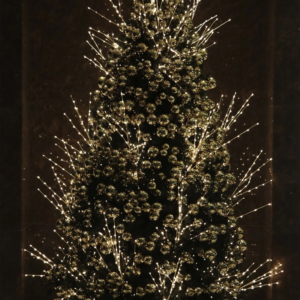 Украшенная Новогодняя Елка с золотыми шарами и гирляндами комплект