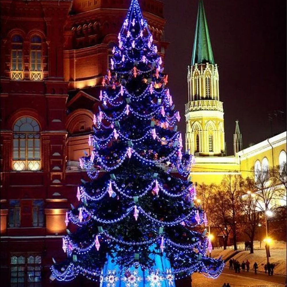 Уличная Новогодняя Ель с фиолетовой подсветкой и сверкающими гирляндами и декором в комплекте