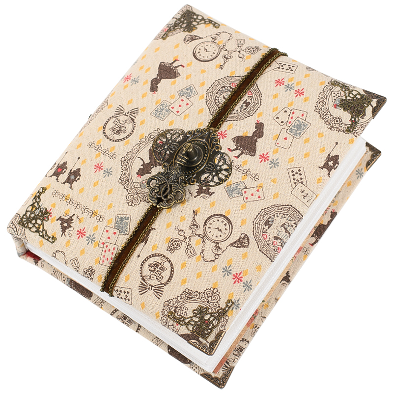 Фотоальбом бежевый "Алиса в стране чудес" ручная работа