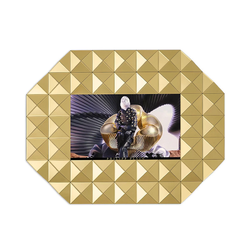 Экран Philipp Plein GOLD STUD NFT M 32 дюйма