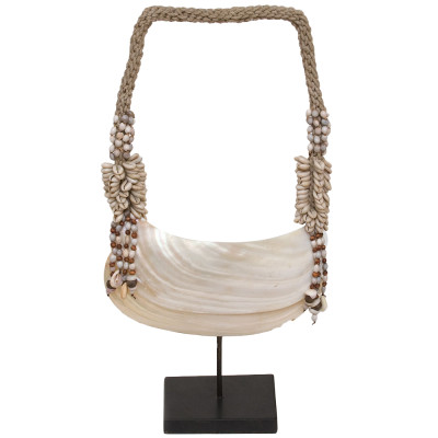 Этническое украшение пояс из ракушек на подставке Aboriginal Pearl Shell Belt