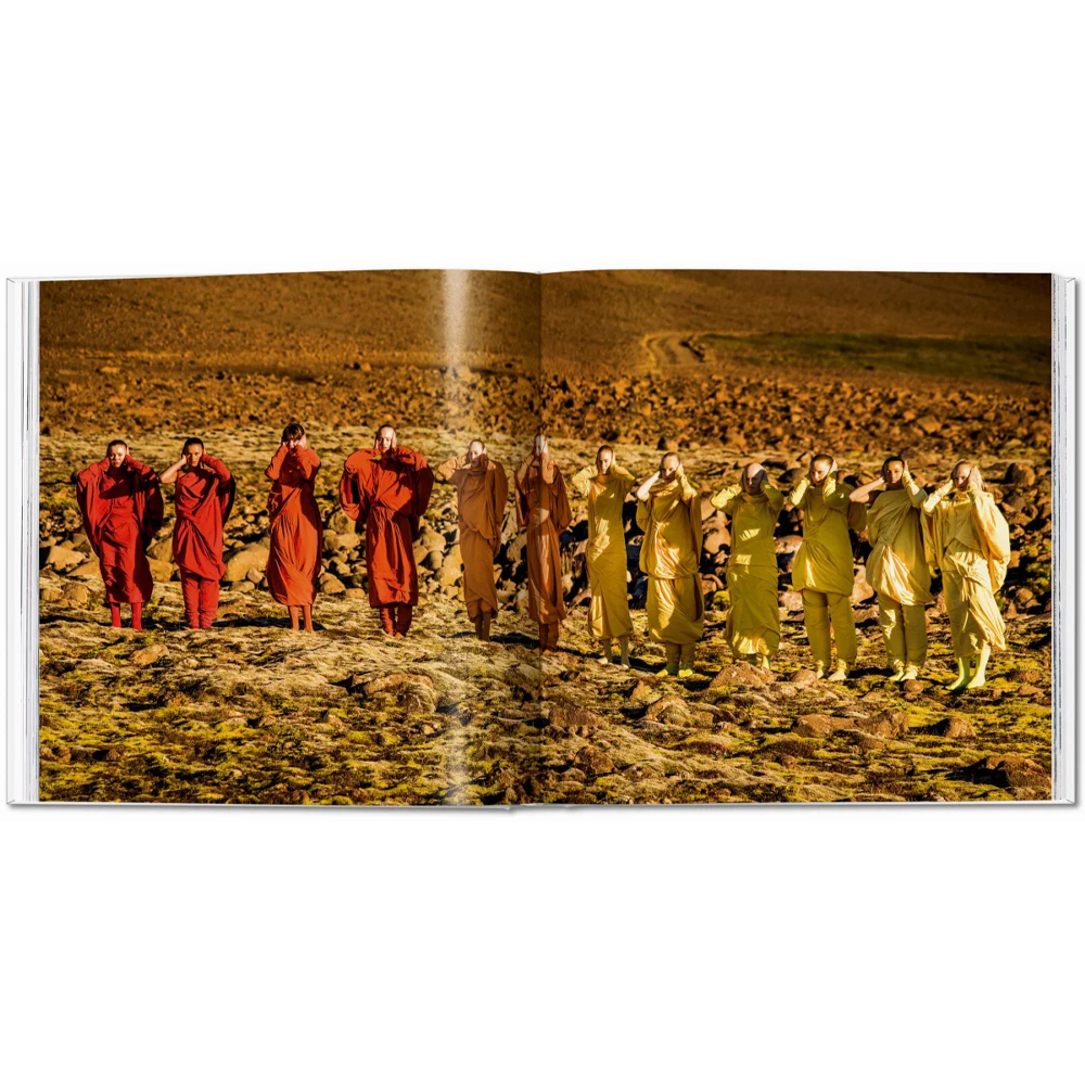 Альбом для дизайнеров Issey Miyake