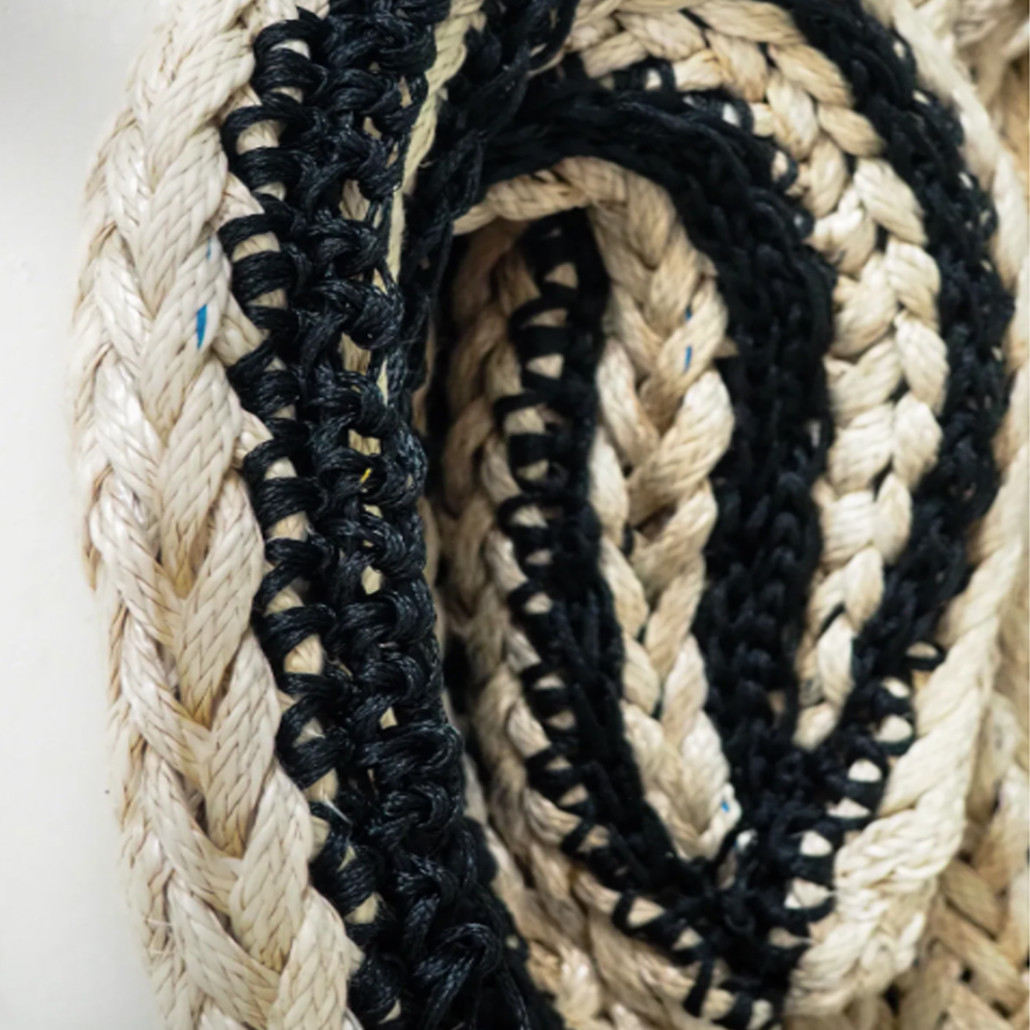 Арт-Объект из нитей Черно-Белый портрет Joana Schneider