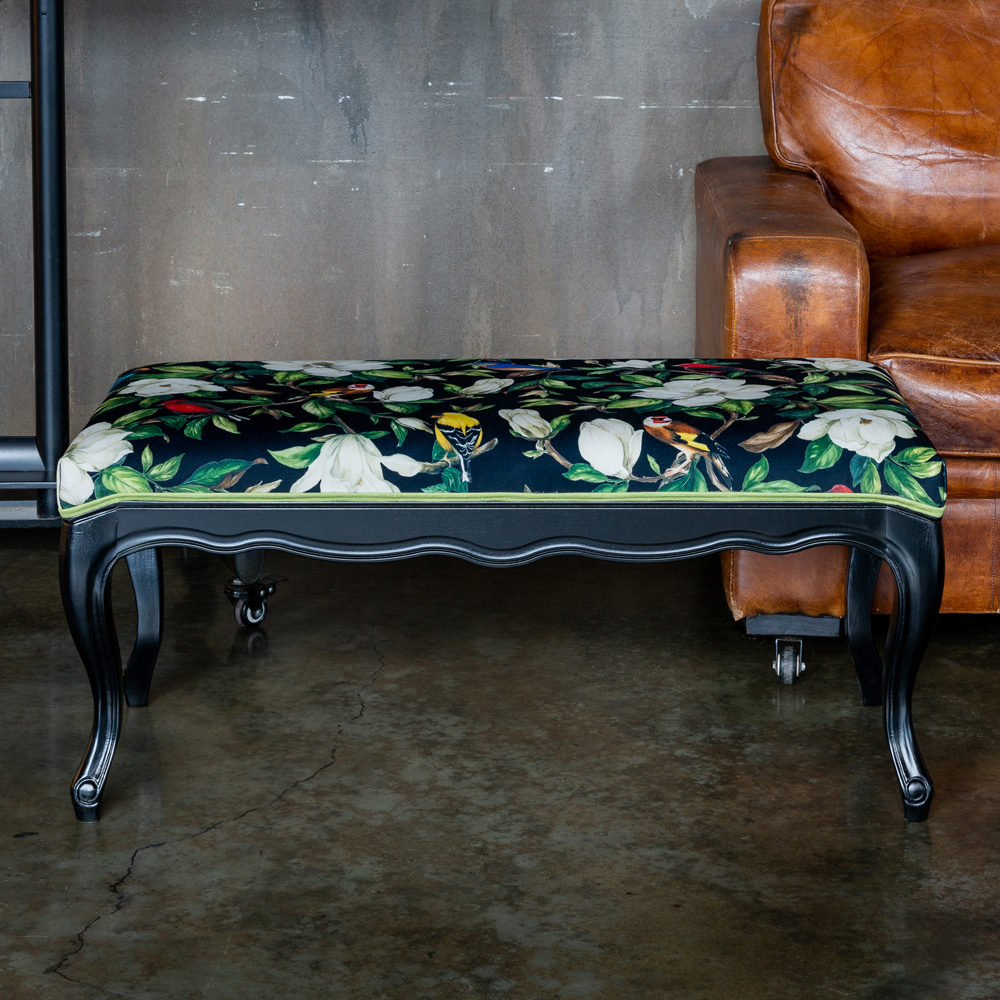 Банкетка из натурального бука черная с изображением птиц и цветов Blooming Birds