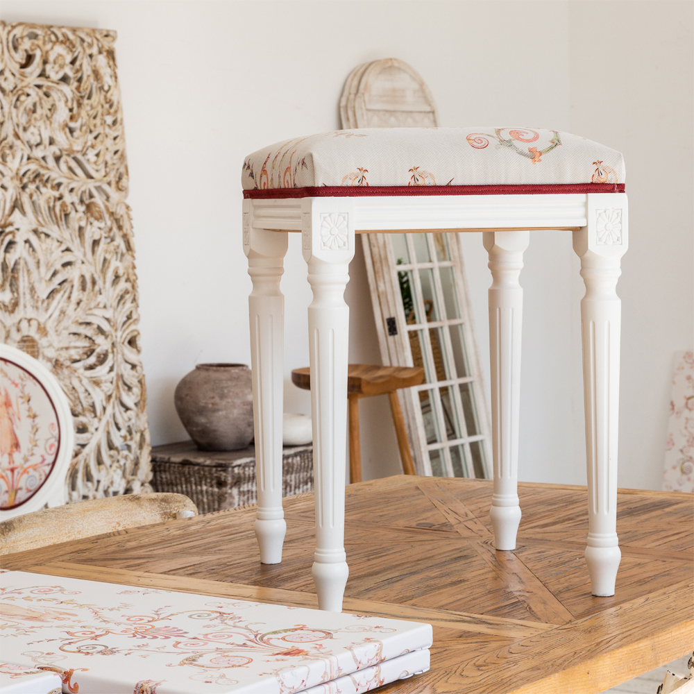 Банкетка одноместная из массива бука бежевая с растительным орнаментом Raffael Beige Floral Banquette