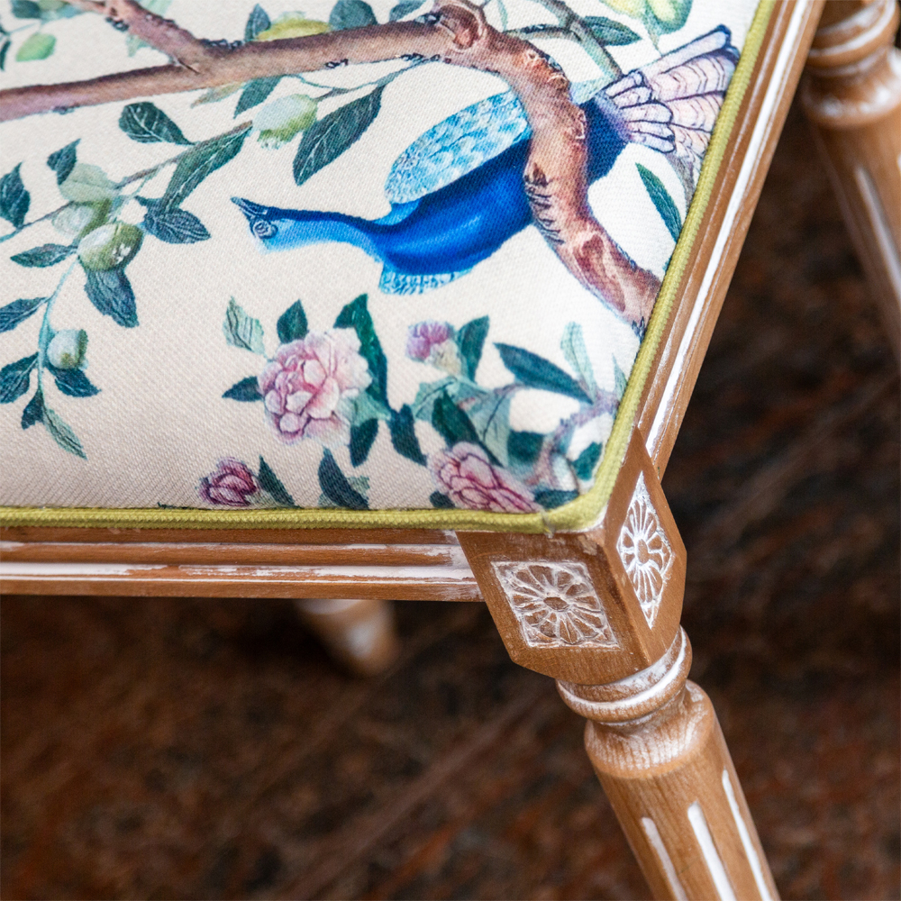 Банкетка одноместная из массива бука с цветочным принтом Beige Chinoiserie Garden Banquette