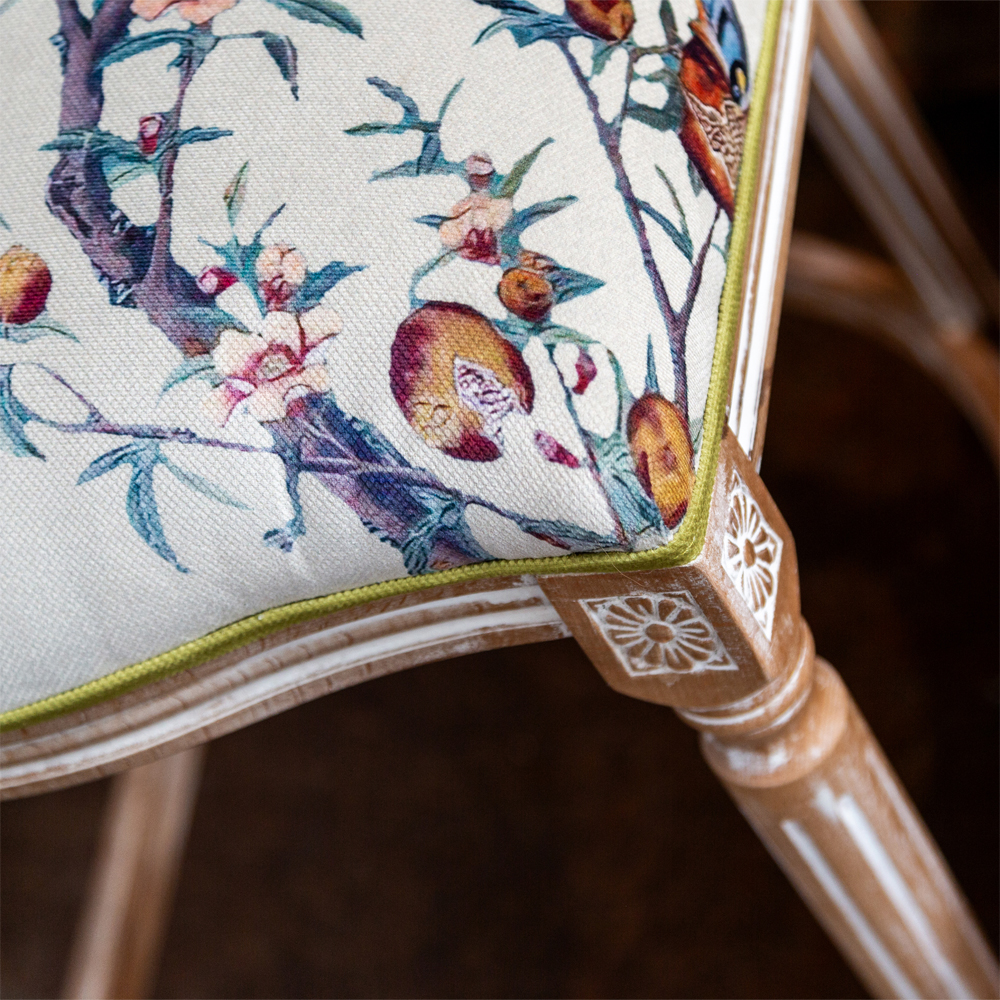 Барный стул из массива бука с изображением птиц и цветов Beige Green Chinoiserie Garden Chair