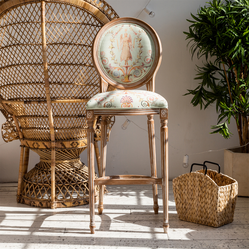 Барный стул из массива бука светло-зеленый с растительным орнаментом Raffael Angel Green Bar stool