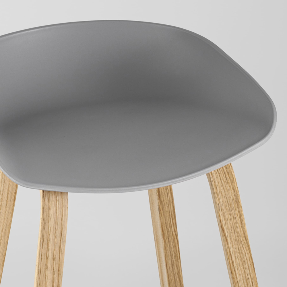 Барный стул на ножках из натурального дерева Boras Grey