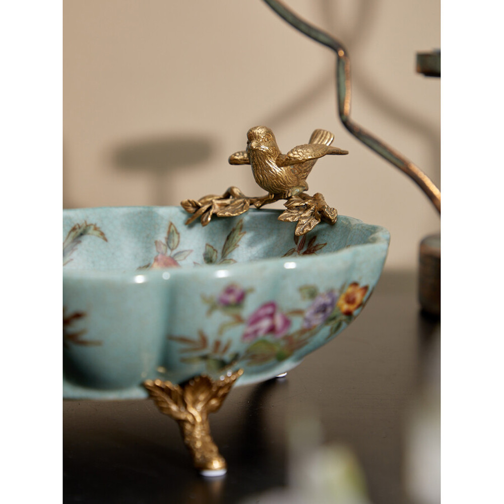 Блюдо из голубого фарфора с бронзовой птичкой Blue Garden