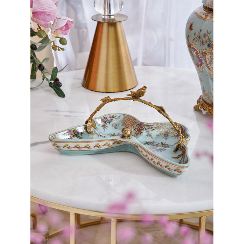 Блюдо из голубого фарфора с бронзовой ручкой в виде ветки Blue Garden