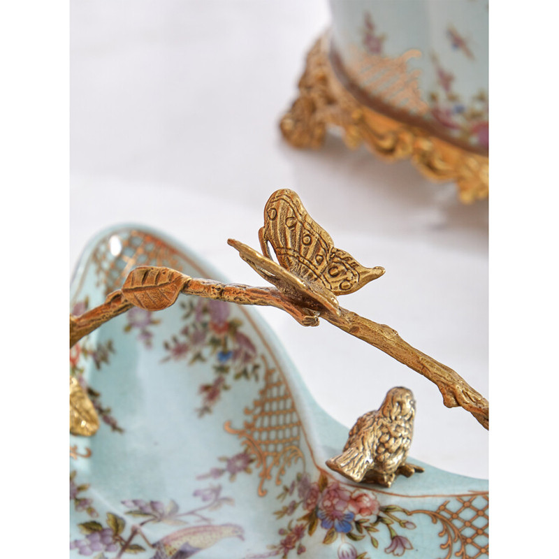 Блюдо из голубого фарфора с бронзовой ручкой в виде ветки Blue Garden