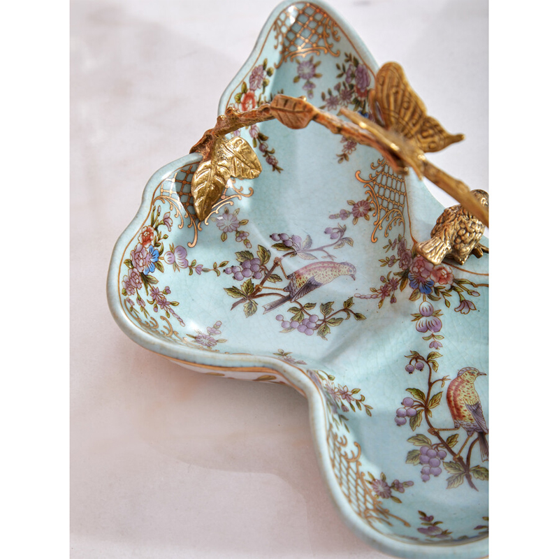 Блюдо из голубого фарфора с бронзовой ручкой в виде ветки Blue Garden