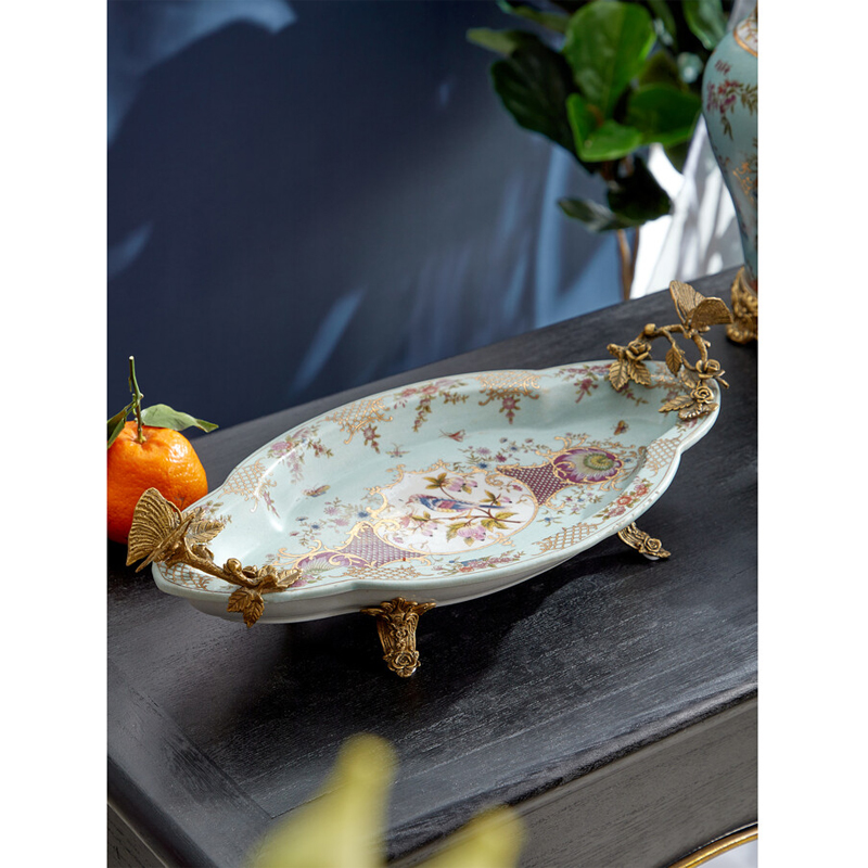 Блюдо овальное из голубого фарфора с ручками в виде бабочек и цветочным рисунком Blue Garden