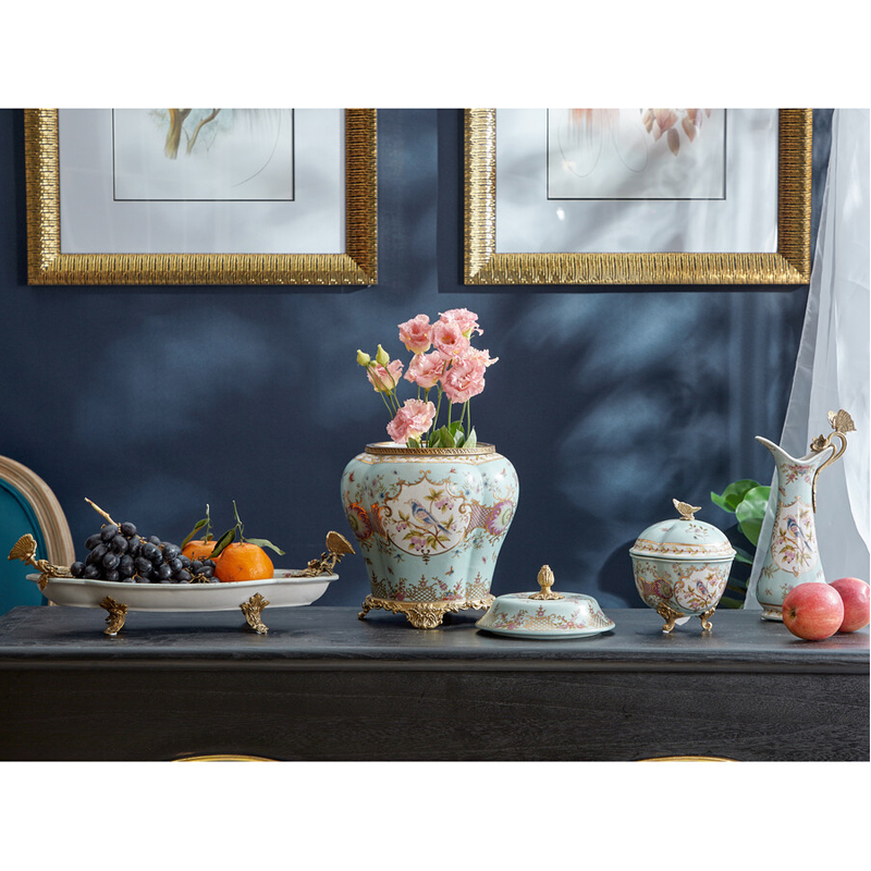 Блюдо овальное из голубого фарфора с ручками в виде бабочек и цветочным рисунком Blue Garden