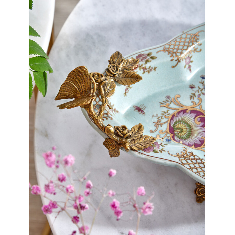 Блюдо овальное из голубого фарфора с ручками в виде бабочек и цветочным рисунком Blue Garden