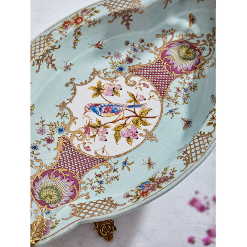 Блюдо овальное из голубого фарфора с ручками в виде бабочек и цветочным рисунком Blue Garden