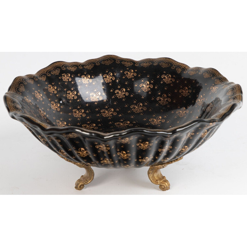 Блюдо черного цвета из фрафора на бронзовых ножках Eden Garden porcelain and bronze