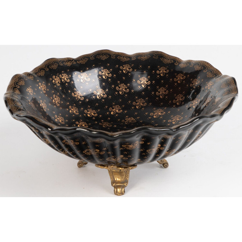 Блюдо черного цвета из фрафора на бронзовых ножках Eden Garden porcelain and bronze