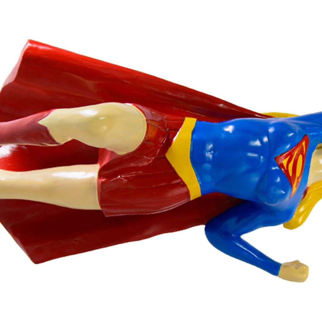 Большой арт-объект Superwoman