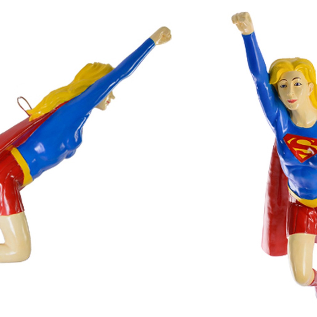 Большой арт-объект Superwoman