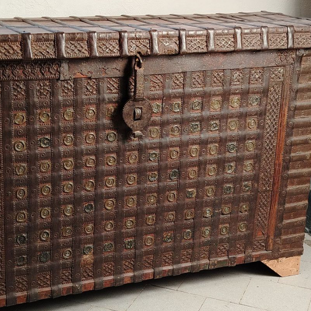 Большой Этнический сундук с металлическим декором