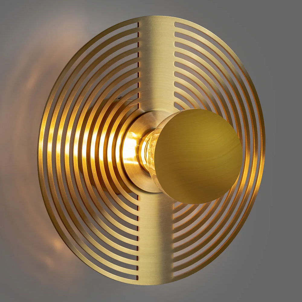 Бра в виде металлического диска Amadis Gold Wall Lamp
