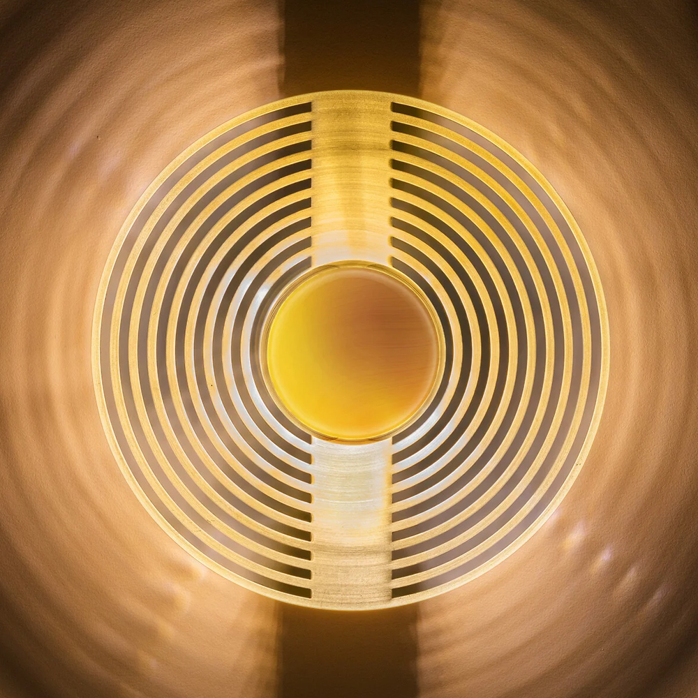 Бра в виде металлического диска Amadis Gold Wall Lamp