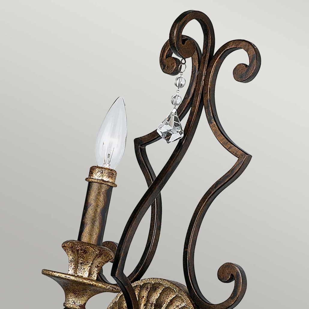 Бра в форме свечи и подвесками в классическом стиле Quoizel