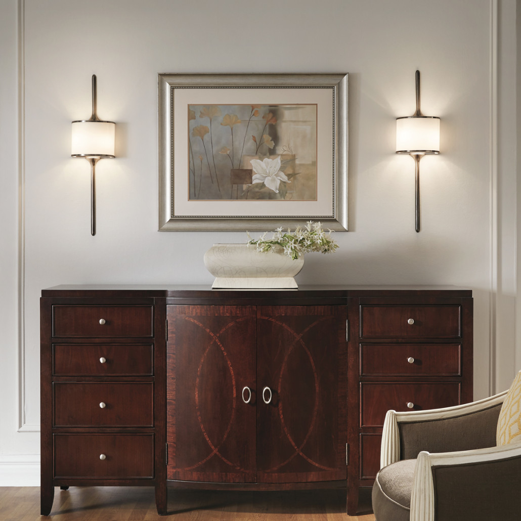 Бра вертикальное с белым полукруглым плафоном и длинным стержнем L Kichler