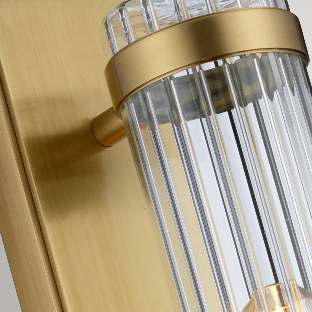 Бра вертикальное с рифленым стеклянным плафоном и прямоугольным основанием Quintiesse