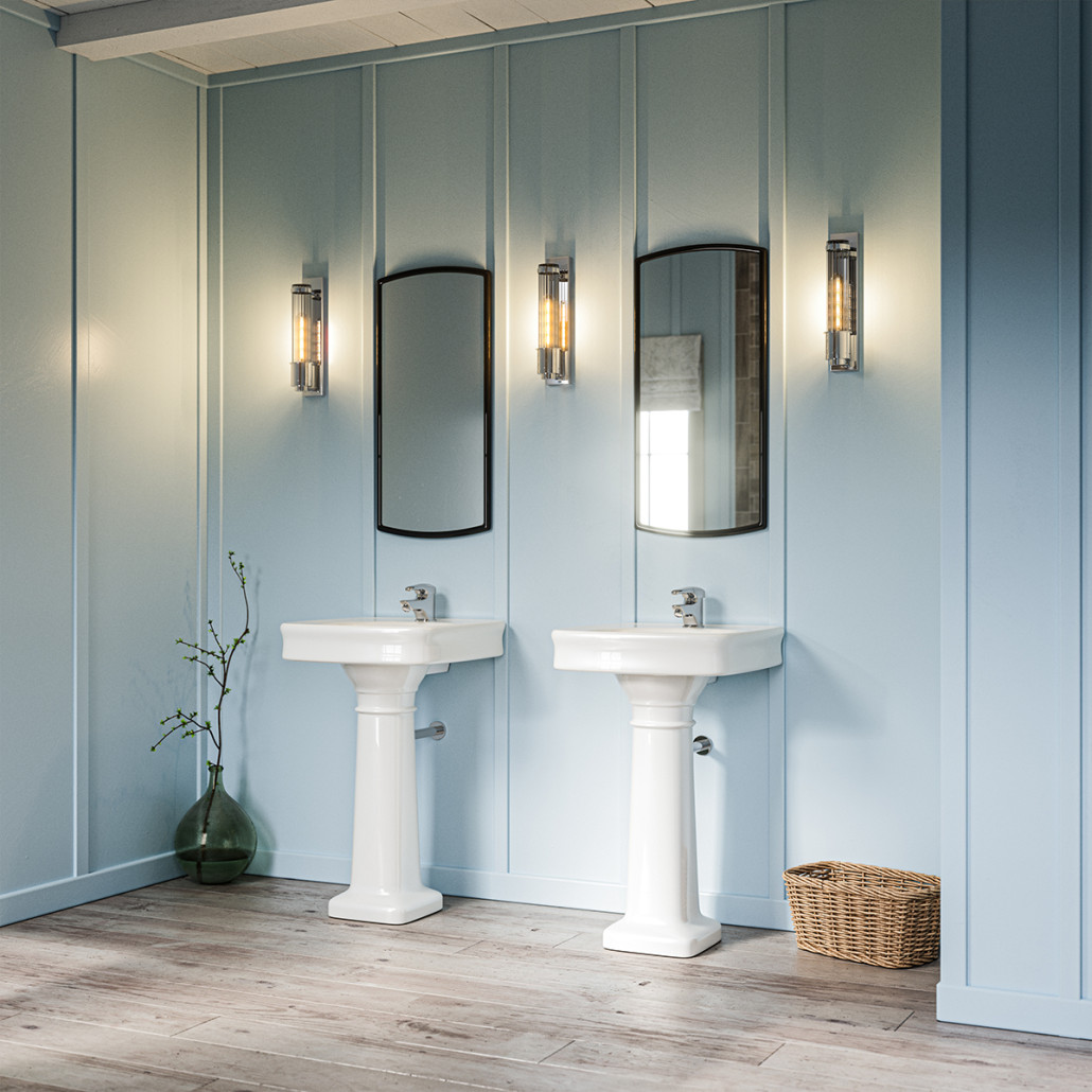 Бра вертикальное с рифленым стеклянным плафоном и прямоугольным основанием Quintiesse